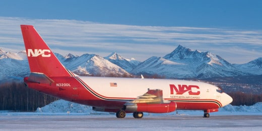 737 under Chugach Mountains